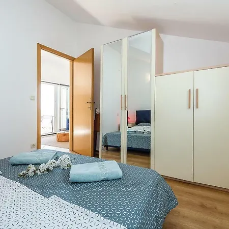 Apartment Three-bedroom In Vodice